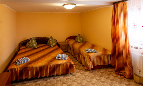 Тримісний номер